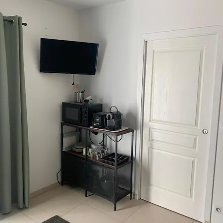 Le Brusc 100 Metres Du Cros Au Calme Apartmán *